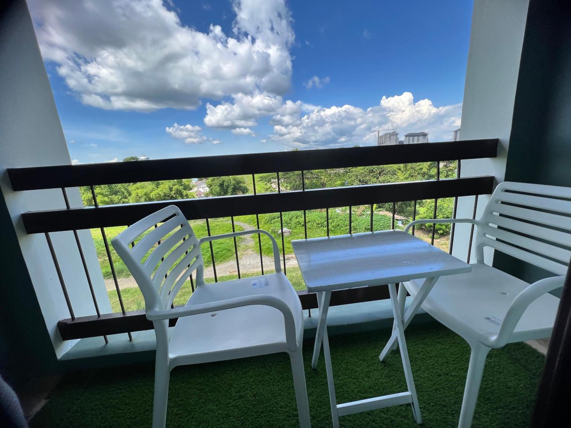 Cozyvilla At Pine Suites Tagaytay 2Br Or Studio With Free Parking 2Br In Basement Parking And Studio In Offsite Parking Tagaytay City Exterior photo